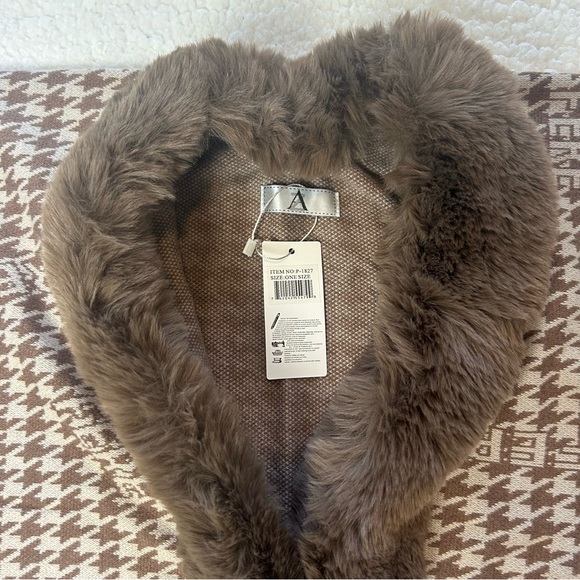 Poncho Cape Shawl Coat Women's Faux Fur Trim Tan Hounds Tooth Print O/S NWT - Picture 5 of 6